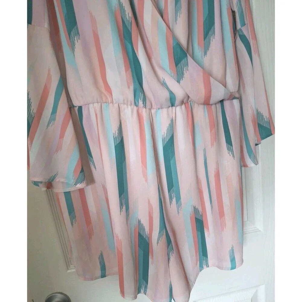Decree Bionic Shorts Romper Size 2X V Neck Flared Bell Sleeves Pastels New - Picture 6 of 9